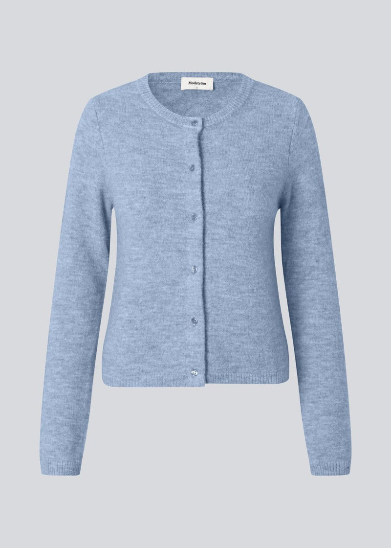 Light blue fitted cardigan in soft knit. The TreeMD cardigan features a round neckline and delicate buttons in a matching color, highlighting its simple and feminine expression.