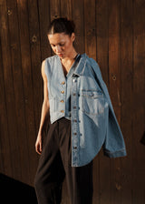 Oversize denim jacket with button closure in front and long wide sleeves. TylinMD jacket has two pockets at the chest and a shirt collar.