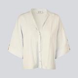 Minimalist shirt in beige with wide 3/4 sleeves. The UddinMD Shirt features a loose and comfortable fit, a classic shirt collar, a feminine V-neckline, and button closure.

Material:
27% Polyamide
73% Viscose