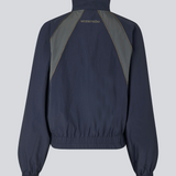 Dark blue tracksuit jacket in 100% recycled nylon. Volmermd jacket has contrast panels, a high neck and a zipperclosure in front.&nbsp;
