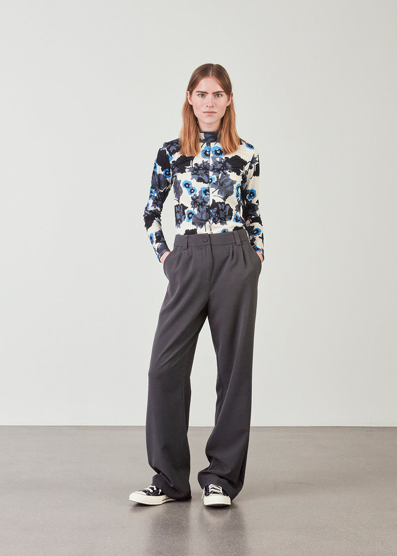 Tight-fitted top with long sleeves and a high neck. AustinMD print top has a decorative vertical stitch in front and back.