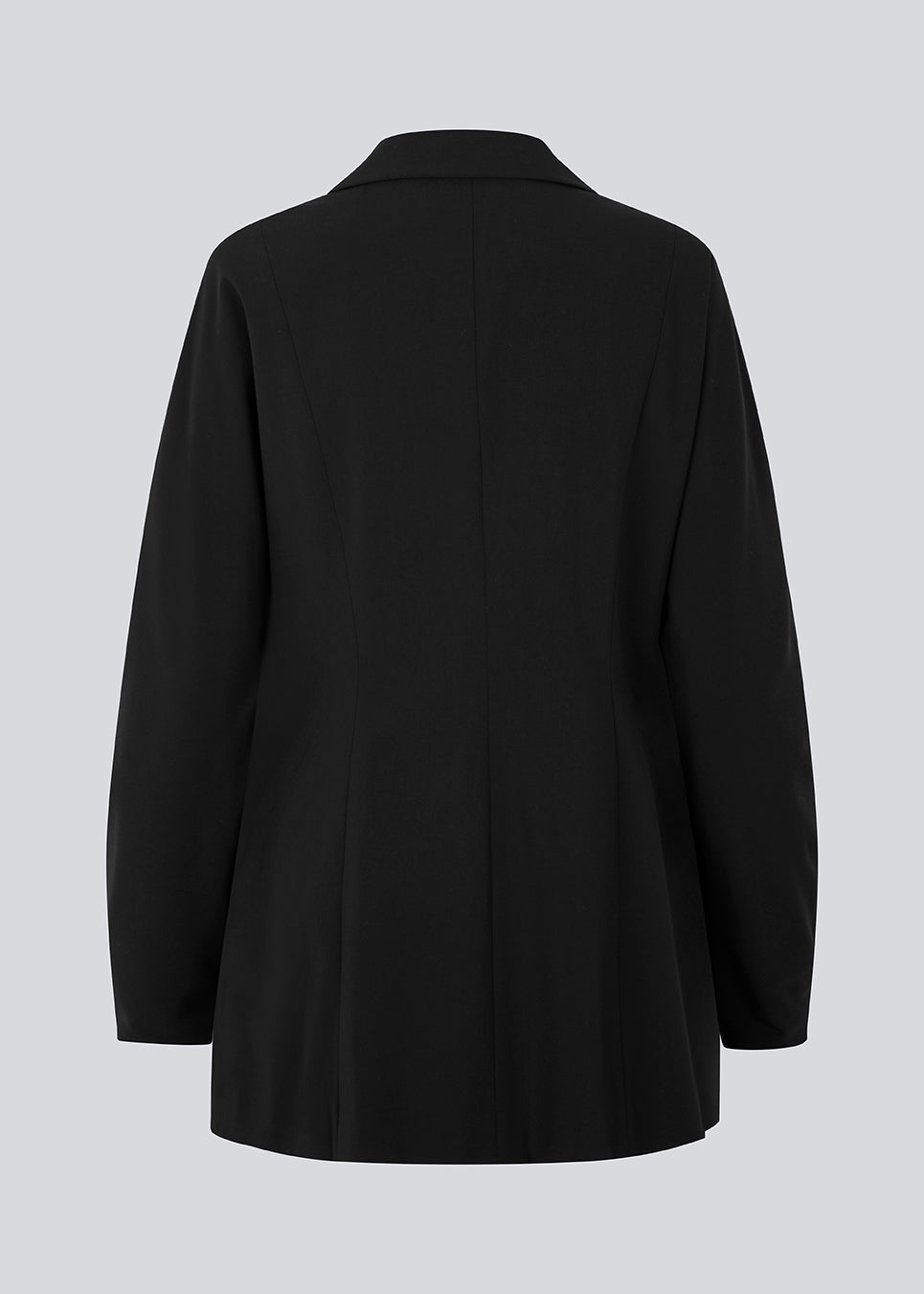 Slim-fitted blazer in black with voluminous sleeves and soft shoulders. BennyMD blazer features buttons, pospoil pocets, collar and notch lapel. No slit on back.