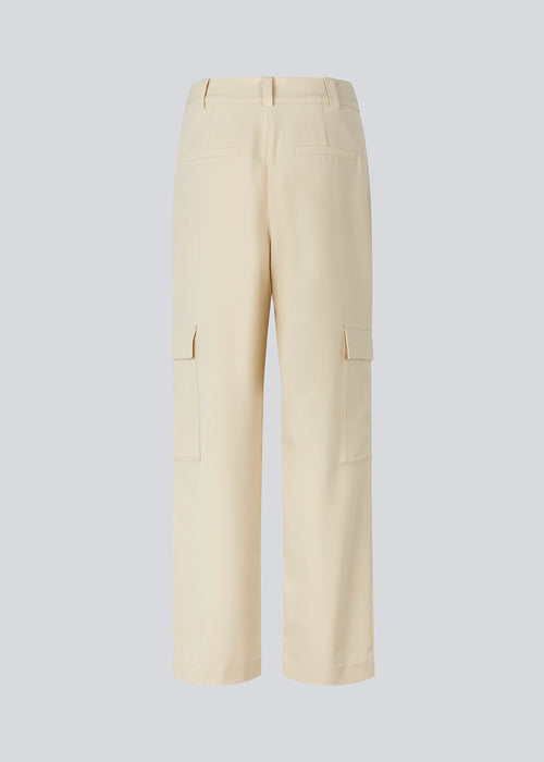 Beautiful wide pants in beige with a casual fit. The AnkerMD Pocket pant has a zipper and button closure with pleat details and a big utility pocket in the legs. The model is 177 cm and wears a size S/36.  Shop matching blazer: AnkerMD blazer.