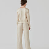 Long pants in beige with a relaxed fit and long wide legs and an elasticated waist for extra comfort. TulsiMD pants are made from a soft mix of linen and rayon.  The model is 177 cm and wears a size S/36.