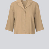 Shirt in beige in a relaxed silhouette and 3/4 length sleeves. AaliyahMD shirt has a resort collar, dropped shoulders and button closure in front.  The model is 177 cm and wears a size S/36.