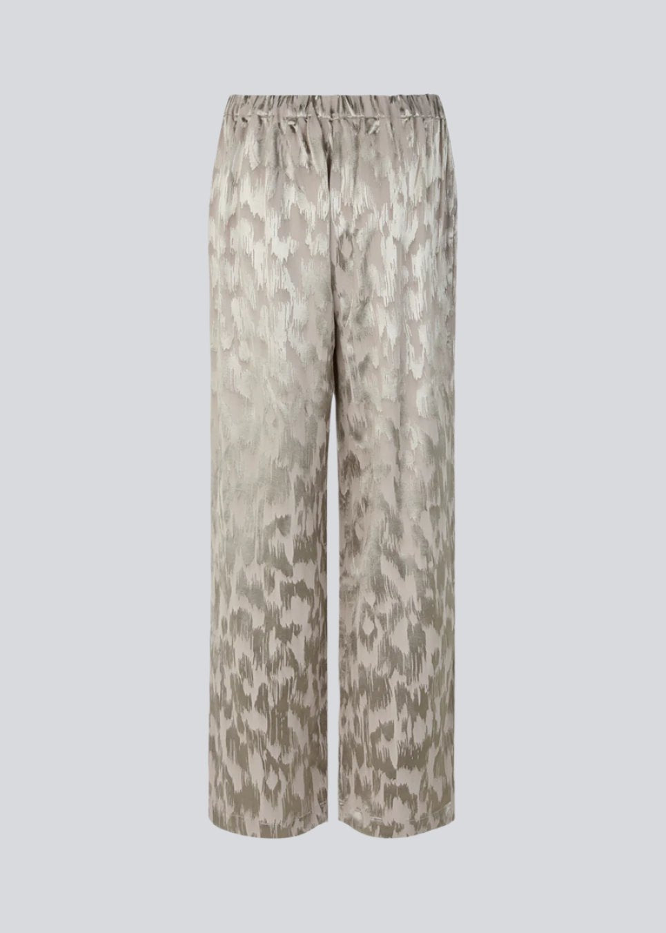 Straight, wide pants in grey with pyjamas-inspired look in structured satin. AbigaleMD pants have a high waist with covered elastic. Discrete pockets in side seam. Style the pnats with matching shirt: AbigaleMD shirt.