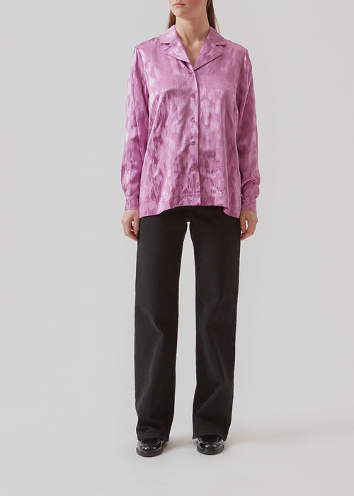 Pajamas-inspired shirt in purple in a structured satin. AbigaleMD shirt has a relaxed fit with resort collar and long sleeves. Can be styled with the matching pants: AbigaleMD pa