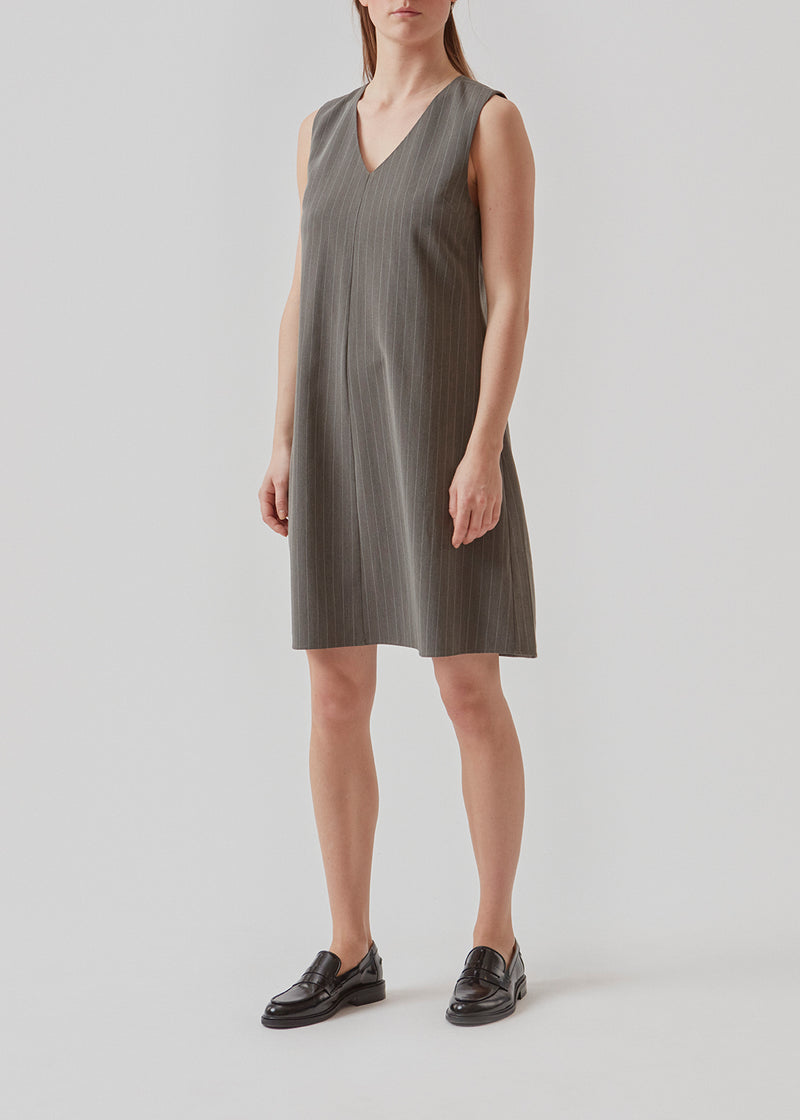 Short pinstriped dress without sleeves and with a deep v-neckline in front. AbrahamMD dress has an A-lined silhouette with skirt that cuts at the knees.