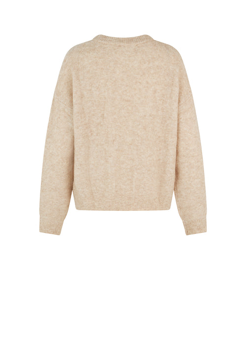 Fine-knitted jumper in beige with wool and llama wool. AdrianMD o-neck has a round neck and long sleeves with ribbed trimmings. Dropped shoulders and a casual fit.