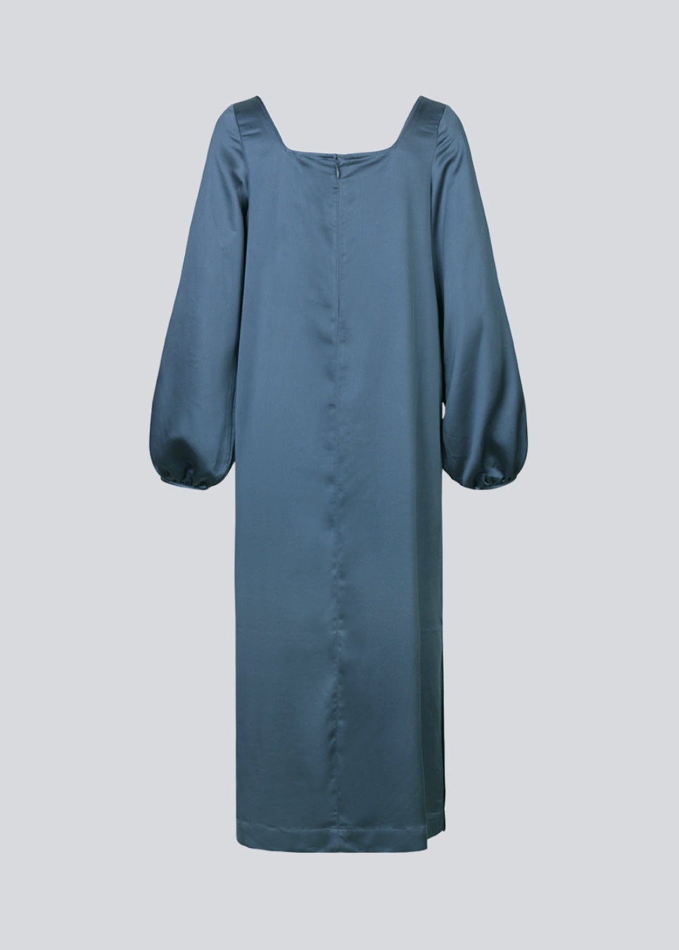 Long dress in satin with a voluminous fit. AlbyMD dress has a square neckline at front and back and oversize balloon sleeves with an elasticated cuff.