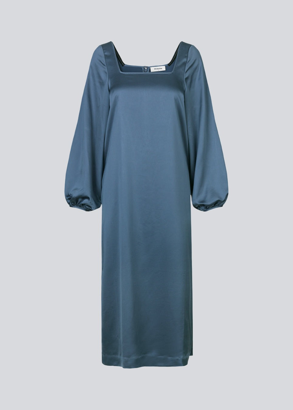 Long dress in satin with a voluminous fit. AlbyMD dress has a square neckline at front and back and oversize balloon sleeves with an elasticated cuff.