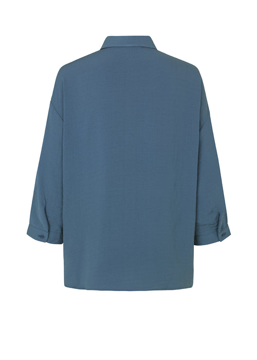 Beautiful shirt in dark blue in a classic design. Alexis shirt has a collar and is closed at the front by buttons. The shirt has 3/4 length sleeves and a chest pocket, which adds details. The model is 174 cm and wears a size S/36
