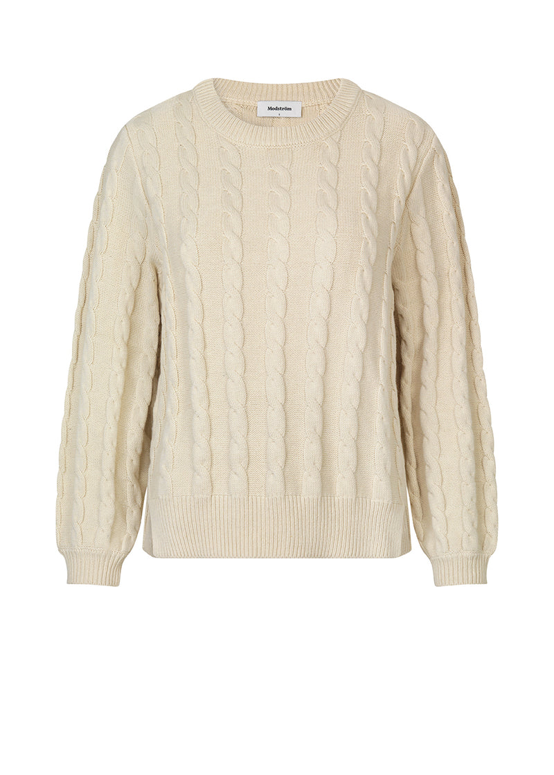 Cable-knitted jumper in beige in a soft wool and cotton mix. AliceMD o-neck is designed with a round neck and long sleeves with rib-knit along the neckline, cuffs and hem. The fit is casual.