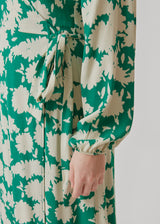 Long-sleeved dress in a green print with a v-neckline and wrap-effect with tiebelt at the waist. The skirt of AllisonMD print dress cuts at ankle length. The material is an EcoVero viscose quality.