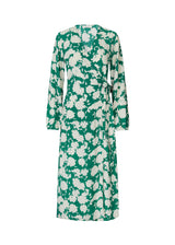 Long-sleeved dress in a green print with a v-neckline and wrap-effect with tiebelt at the waist. The skirt of AllisonMD print dress cuts at ankle length. The material is an EcoVero viscose quality.
