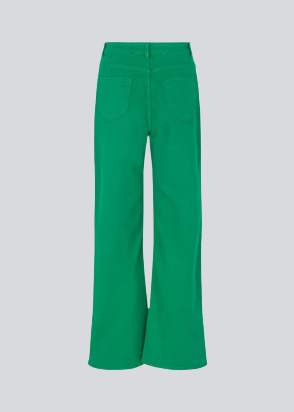 Jeans in green in a dyed organic cotton denim. AmeliaMD jeans have a high waist, five pockets and straight, wide legs. Zip fly and button.