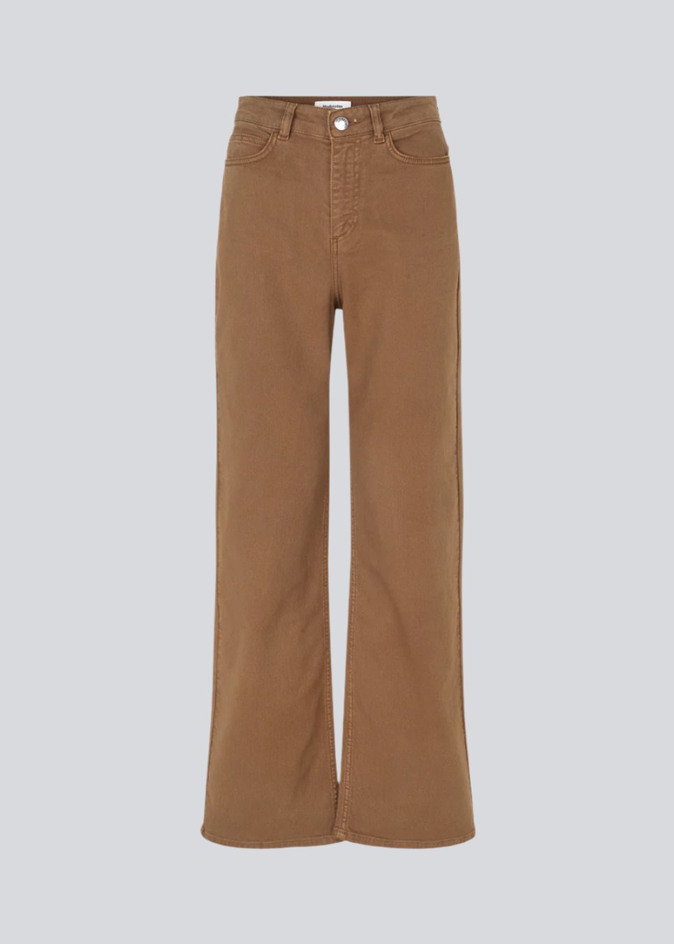 Jeans in brown in a dyed organic cotton denim. AmeliaMD jeans have a high waist, five pockets and straight, wide legs. Zip fly and button.