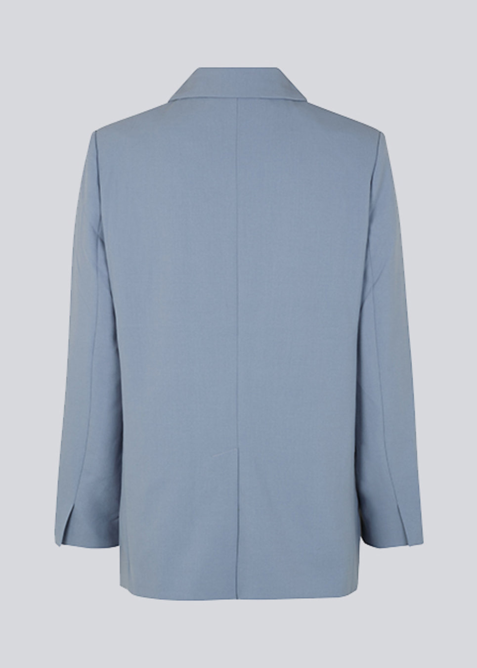 Oversized blazer in the color Dusk with a drapy fit. AnkerMD blazer has collar and notch lapels with a single button closure. Flap welt front pockets. Slits on cuffs and single back vent. Lined.  Shop matching pants: AnkerMD slit pants, or AnkerMD pants