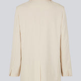 Oversized blazer in beige with a drapy fit. AnkerMD blazer has collar and notch lapels with a single button closure. Flap welt front pockets. Slits on cuffs and single back vent. Lined.  The model is 177 cm and wears a size S/36.  Shop matching shorts: AnkerMD shorts or bukser: AnkerMD pants.