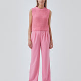 Pants in pink in a relaxed fit. AnkerMD wide pants have a regular waist with pleats in front and wide, long legs. Decorative back pockets and side pockets.  Match with blazer: AnkerMD blazer