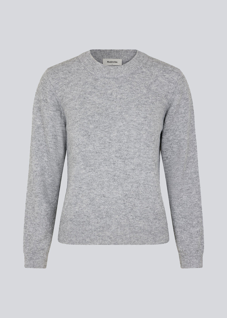 Fine knit jumper in grey in a more responsible quality. AnnaMD o-neck has a slim silhouette with long sleeves and a round neck. Ribknitted trimmings.