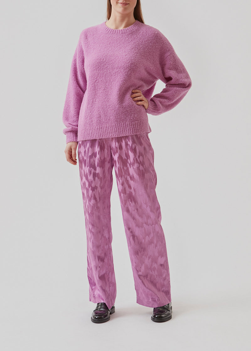 AntMD o-neck in purple has a relaxed fit with dropped shoulders and long sleeves with a tight-fitting, ribbed cuff. Crafted from a soft wool quality.