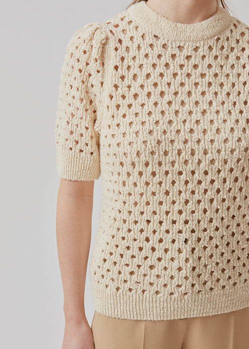 AuroraMD o-neck is created from organic cotton with an airy crochet look. The jumper has a round neckline and short sleeves with wide hem.