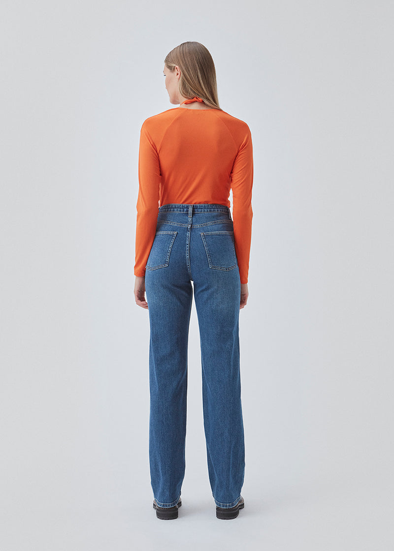 Long sleeved top in orange in a tight fit. BartoMD has a squared neckline with adjustable halterneck bow that can be tied at the neck.
