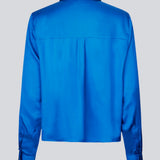 Satin shirt with a soft drape in a more responsible quality. BeateMD shirt has a collar and buttons in front along with a double-layered yoke at the back. Relaxed fit.