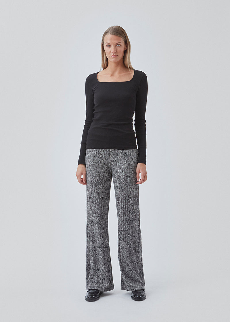 Melange knit pants in grey with a relaxed shape. BeckMD pants are made from a stretchy, rib-knitted quality with wide legs and covered elasticated waist. A matching top is available