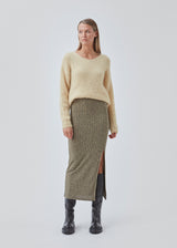 Fitted midi skirt in ribbed melange knitted quality of more responsible materials. BeckMD skirt is high-waisted with covered elastication and a slit in front. Match with top: BeckMD skirt