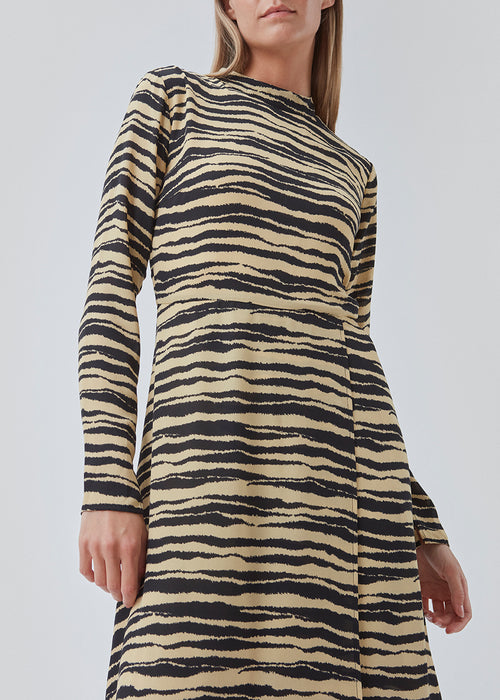 Midi dress with an A-line silhouette in a recycled quality, BeckyMD print dress has a low collar and a concealed zip at the back of the neck. Long sleeves and cutline at the waist with a high slit in front. Lined.
