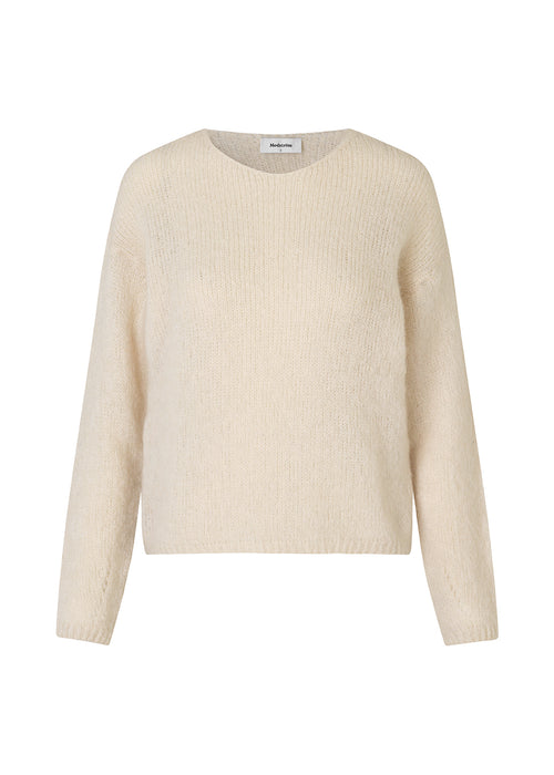 Easy knitted jumper in a soft mohair quality. BertyMD v-neck has a v-neckline and long sleeves with dropped shoulders. The shirt is slightly see-through.