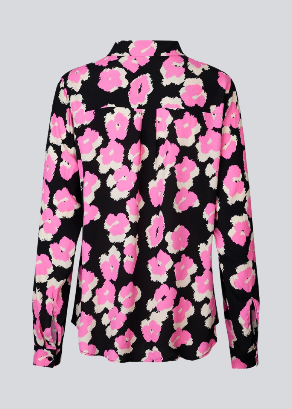 Shirt in a more responsible woven quality with collar, button closure in front, and long sleeves with a wide cuff. BibbieMD print shirt has a relaxed fit with a soft drape.