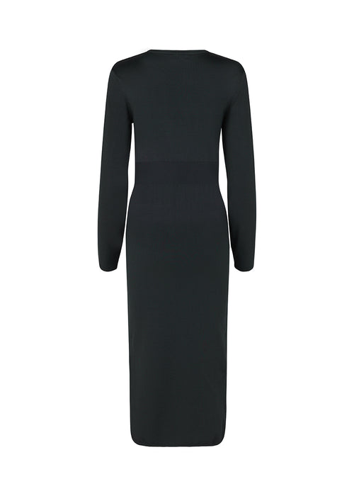 Midi dress in a knitted material with a slim fit. BilgeMD dress has a round neckline, long sleeves, rib-knit detail at the waist, and a slit at one side.'