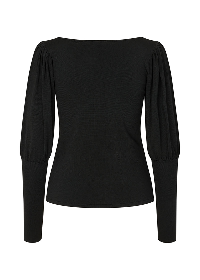 Fitted top in black with long sleeves in a knitted quality. BilgeMD top has a heart-shaped neckline and long sleeves with puff detail and a tight-fit detail.