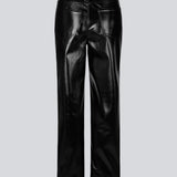 Pants with a straight wide fit in a shiny PU material. BillMD pants is a 5 pocket pant with a regular waist and with belt straps