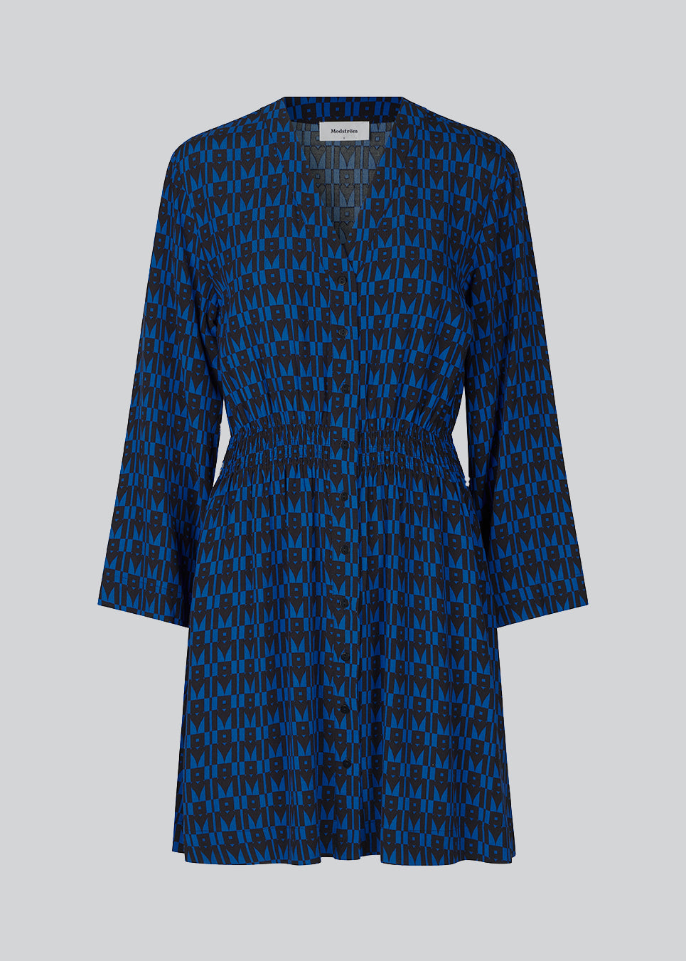 Short printed dress in the color: Graphic Heart Bright Ocean. BorysMD print dress has a v neckline med button closure in the front and smock detail in the waist. The style has long wide sleeves.