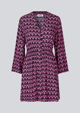 Short printed dress in the color: Graphic Heart Cosmos Pink. BorysMD print dress has a v neckline med button closure in the front and smock detail in the waist. The style has long wide sleeves.