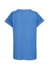 Simple t-shirt in a loose fit. Brazil t-shirt in the coulor Palace Blue has short sleeves with a folded edge and a round neckline. The material is in a nice cotton quality.