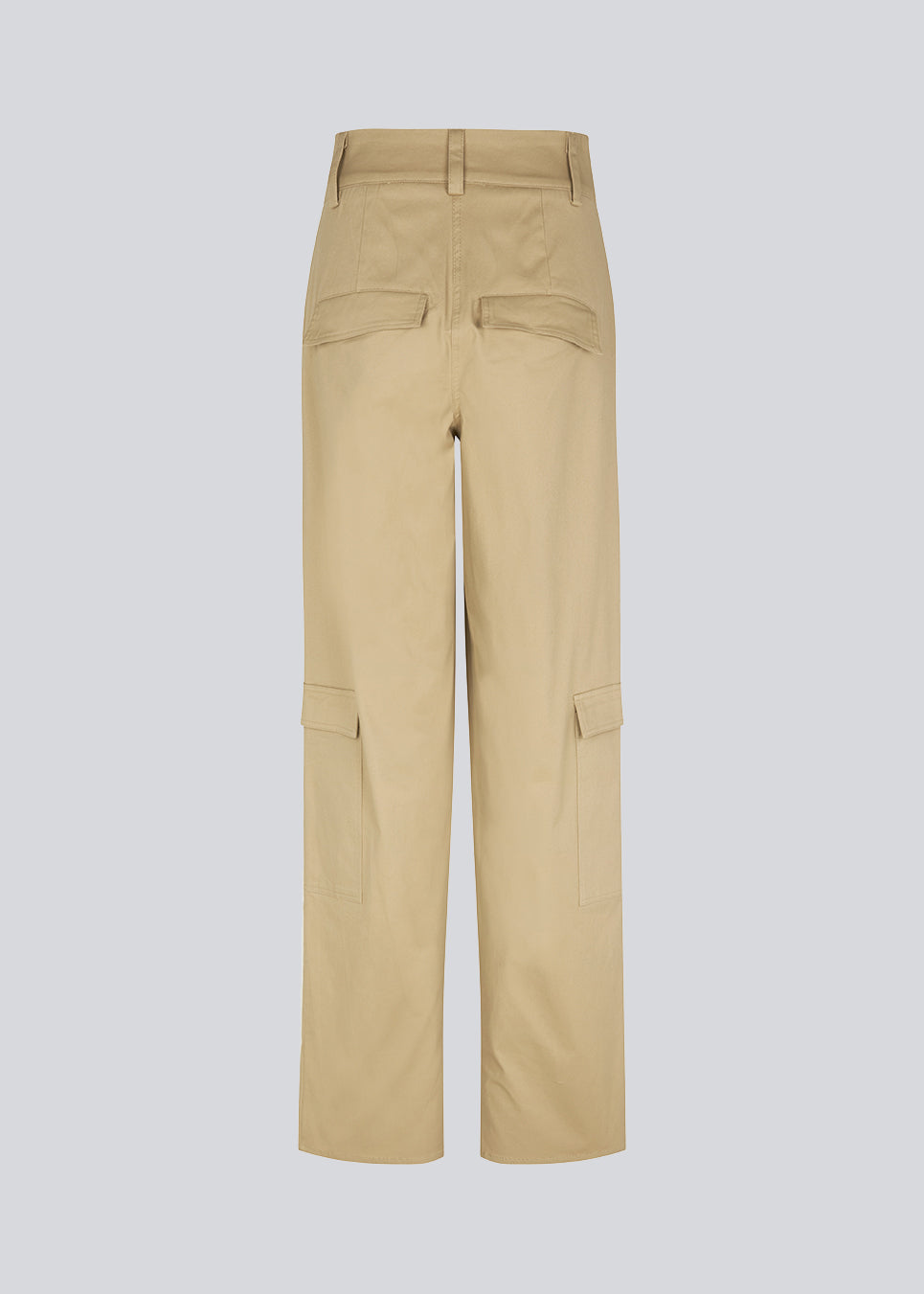 Cargo pants in cotton twill with a high waist, hidden zip fly, and hook-and-eye fastening. CalaMD pants has wide legs with patch pockets. The model is 177 cm and wears a size S/36.  Shop matching jacket: CalaMD jacket
