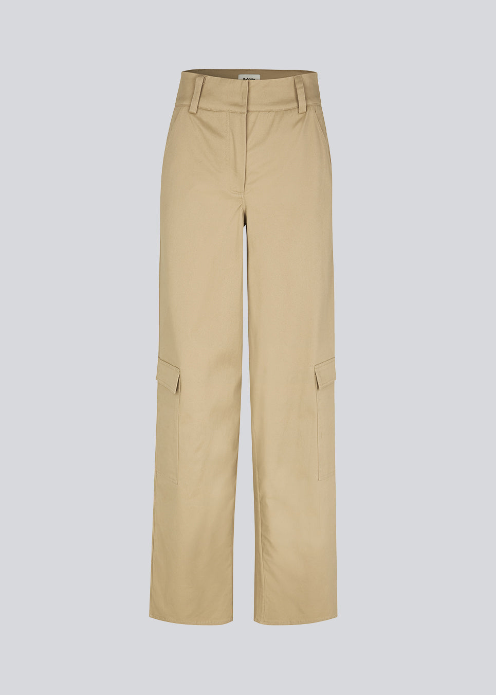 Cargo pants in cotton twill with a high waist, hidden zip fly, and hook-and-eye fastening. CalaMD pants has wide legs with patch pockets. The model is 177 cm and wears a size S/36.  Shop matching jacket: CalaMD jacket