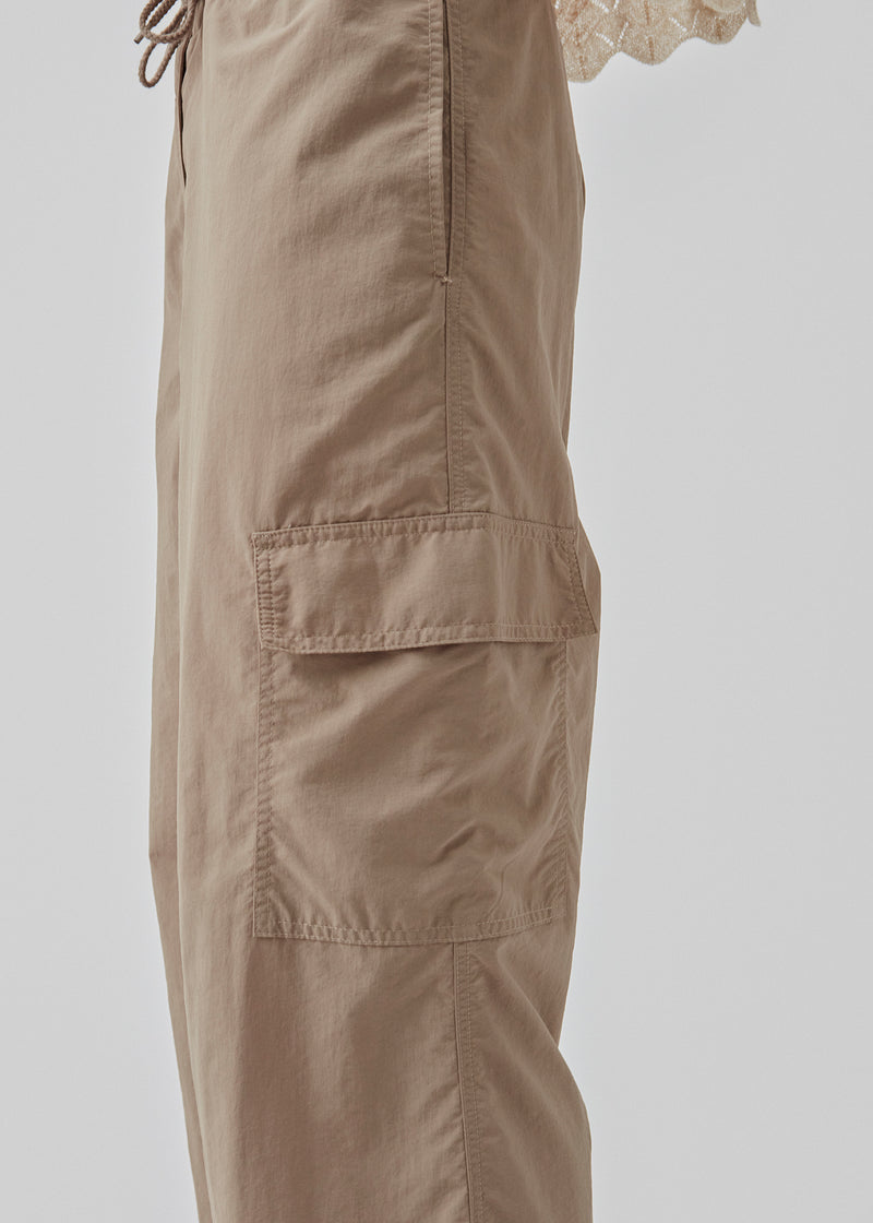 Cargo pants in nylon with straight legs and patch-pockets on the legs. CarmoMD pants has adjustable ties at the waist and hem.