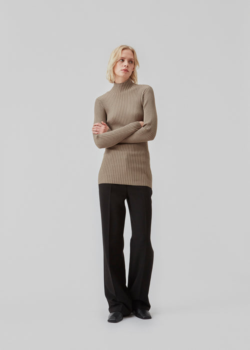 Slim fitted long-sleeved top in the color: Spring Stone in a stretchy rib knit with a high neck. Made from more responsible materials.