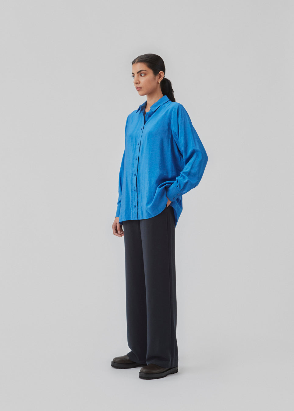 Easy-fitting shirt with a relaxed fit in an EcoVero viscose blend. ChristopherMD shirt has a collar, long sleeves with cuff. Button closure in front.