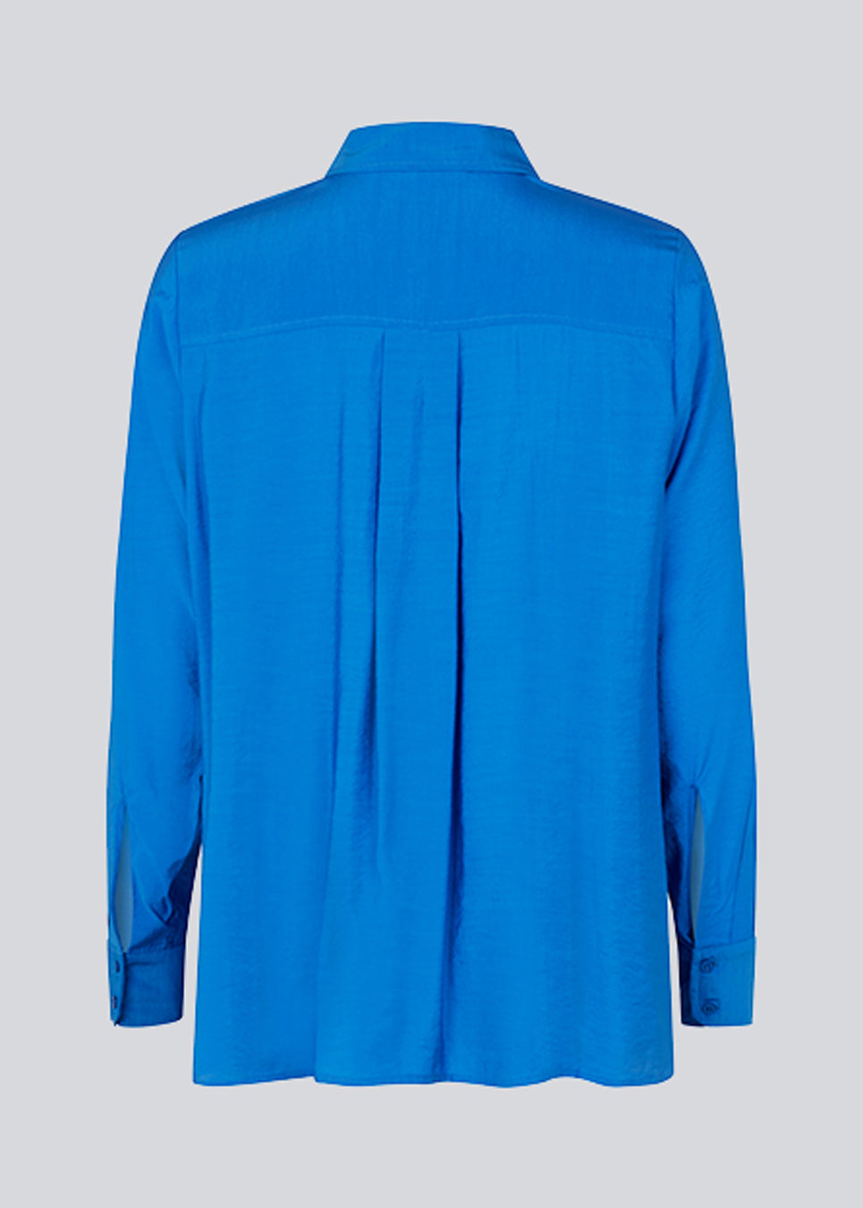 Easy-fitting shirt with a relaxed fit in an EcoVero viscose blend. ChristopherMD shirt has a collar, long sleeves with cuff. Button closure in front.  The model is 177 cm and wears a size S/36.