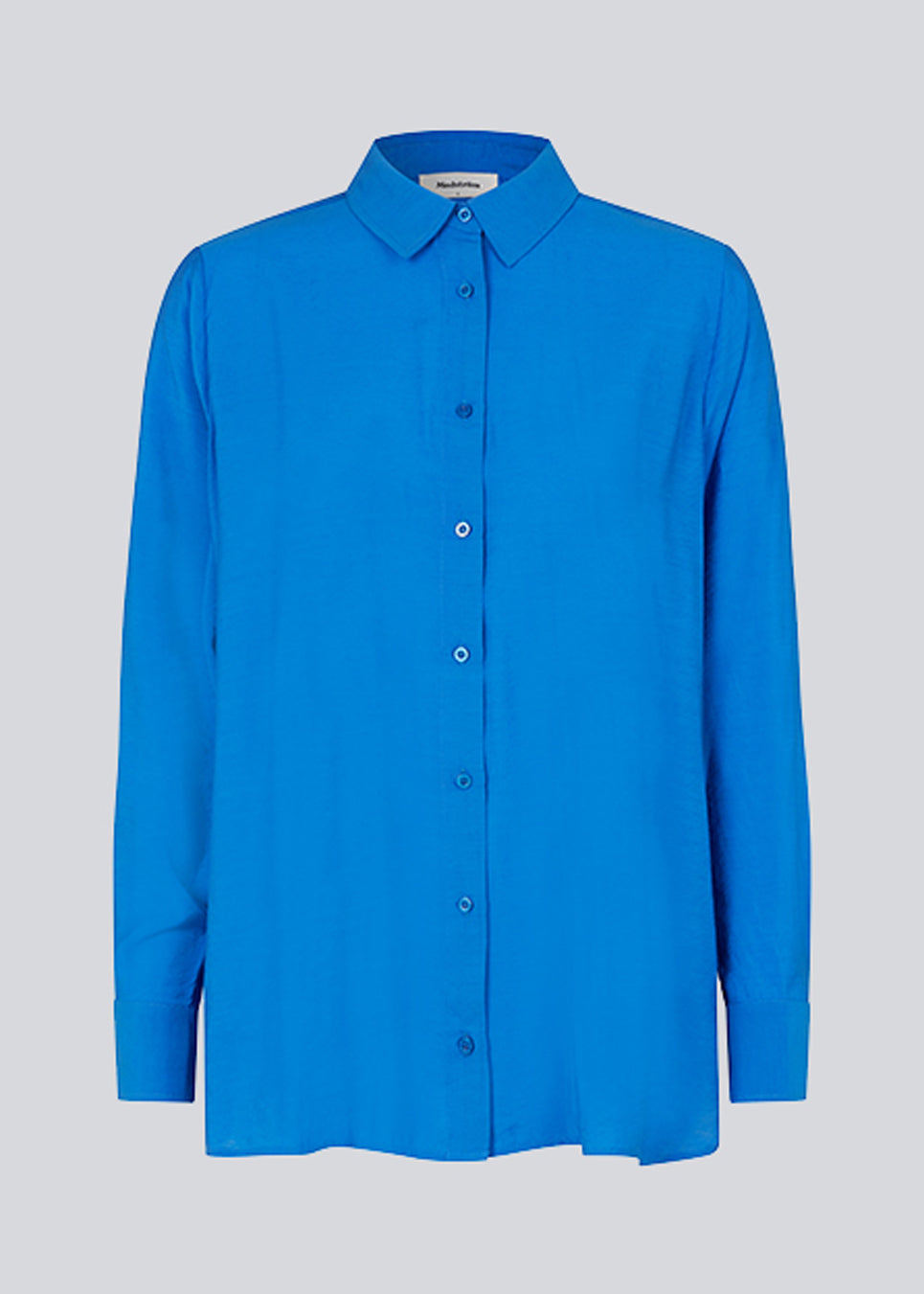 Easy-fitting shirt with a relaxed fit in an EcoVero viscose blend. ChristopherMD shirt has a collar, long sleeves with cuff. Button closure in front.  The model is 177 cm and wears a size S/36.