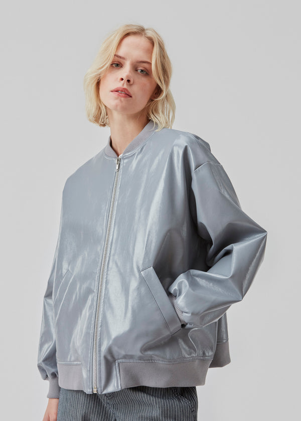 Bomber jacket cut for a relaxed fit with dropped shoulders, long sleeves, and a ribbed round neck. CimmieMD jacket has a chunky zipper and rib on the cuffs and hem.  The model is 177 cm and wears a size S/36.