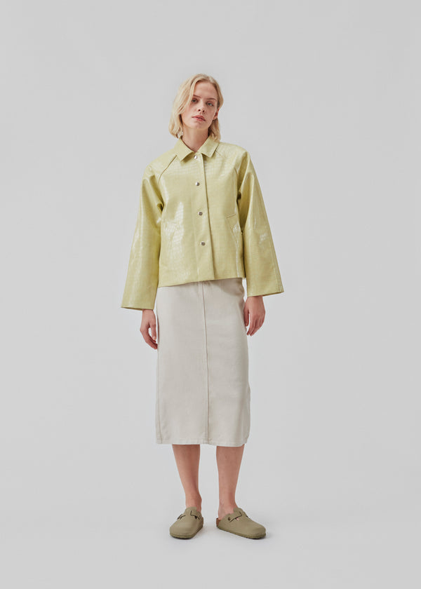 Boxy jacket with a short length in faux leather material with croc effect. ColeMD jacket is a fresh spring jacket, easily stylable with a matching skirt.  Shop matching skirt ColeMD skirt, to complete the look.