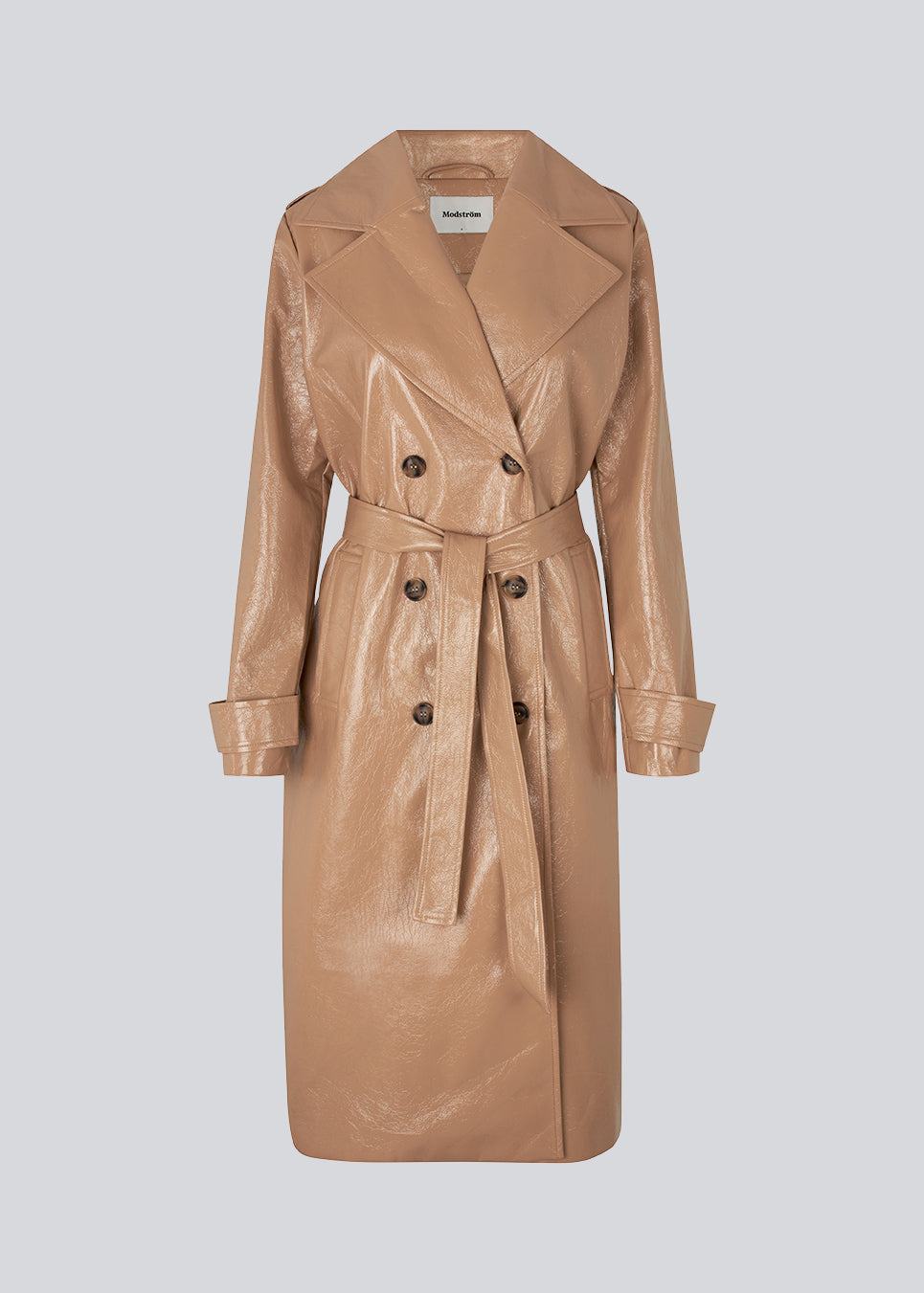 Coat in a shiny material. CollinsMD coat has a classic trenchcoat look with wide collar and lapel, button closure, and belt at the waist.  The model is 177 cm and wears a size S/36.
